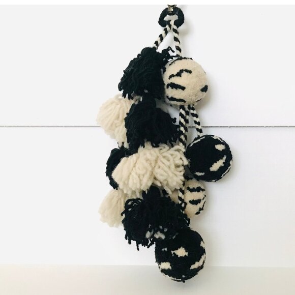 Giant Knit Keychain Puff Ball Key Fob Black & White Fun Never Lose Your Keys - Picture 1 of 7
